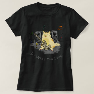 愛すること Tシャツ
