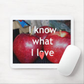 「愛するものを知っている」 - Appleをテーマにしたデザイン マウスパッド (マウス)
