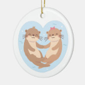 愛するカワイイカワターの手を握る セラミックオーナメント (左)