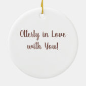 愛するカワイイカワターの手を握る セラミックオーナメント (裏面)