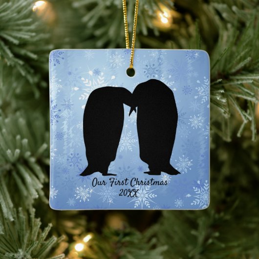愛するペンギンのカップルのクリスマス セラミックオーナメント (ツリー)