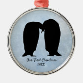 愛するペンギンのカップルのクリスマス メタルオーナメント (正面)