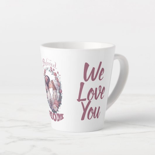 愛するママ、娘のキス、最高のギフトエバー、ジェニー カフェラテマグ (右アングル)