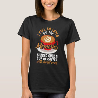 愛する人たちとコーヒーを飲む幸せを感じる Tシャツ
