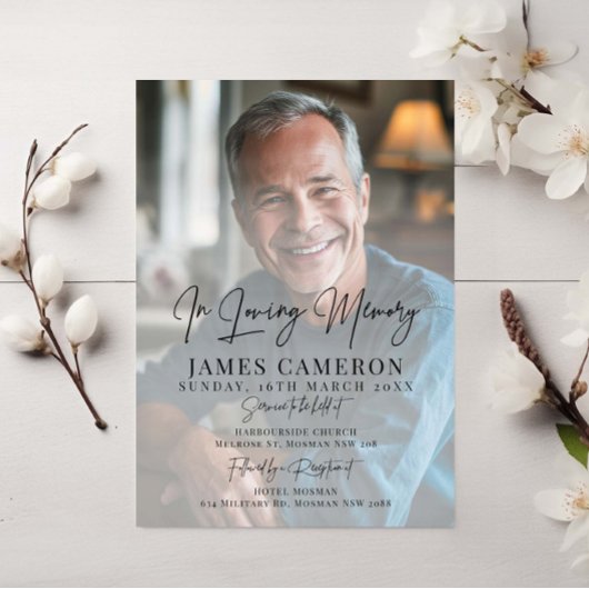 愛する人の記憶を称えるミニマルな葬儀写真 招待状