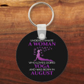 愛する女の威厳がある人生まれを決して過小評価しない キーホルダー (正面)