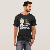 愛する女の子おもしろいを育てる新しい母とパパ Tシャツ (正面フル)