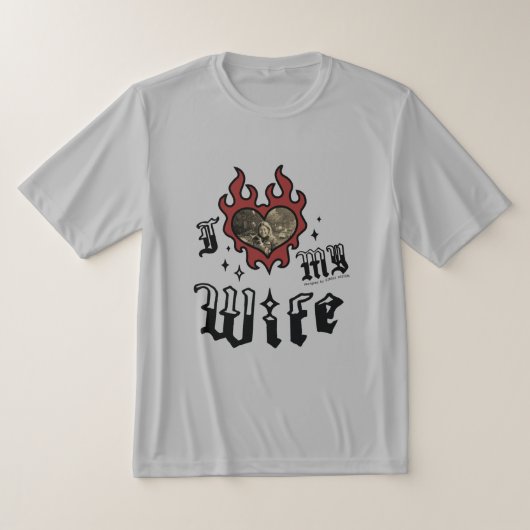 愛する妻へ - 赤 - DingusDesign  Tシャツ (レイダウン)