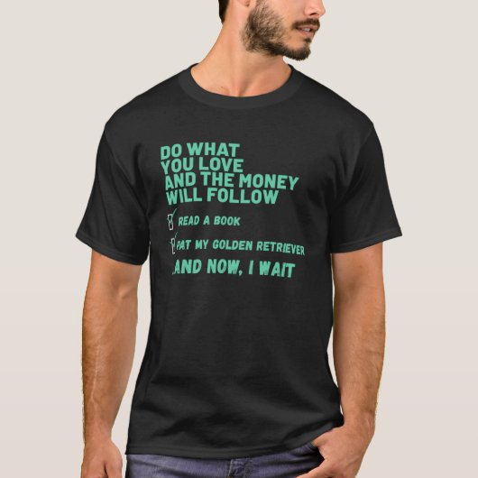 愛する本を読む犬 ゴールデンレトリーバーを撫でて Tシャツ (正面)