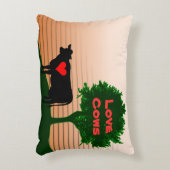 愛する牛 – ローンツリーと牛のシルエット アクセントクッション (正面(垂直))