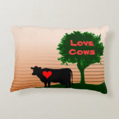 愛する牛 – ローンツリーと牛のシルエット アクセントクッション (裏面)