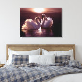 愛する白鳥が形をつくるハート キャンバスプリント (インサイチュ (寝室))