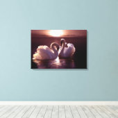 愛する白鳥が形をつくるハート キャンバスプリント (インサイチュ (ウッドフロア))