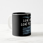 愛する神の愛の人 – 心のこもったキリスト教の引用文 ツートーンマグカップ (正面左)