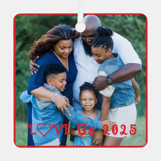 「愛する私たち」家族の写真それをパーソナライズ メタルオーナメント (正面)
