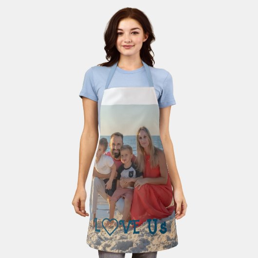 「愛する私たち」家族の写真パーソナライズ エプロン (着用した状態)