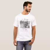 愛する記憶にモダンスクリプト写真葬儀 Tシャツ (正面フル)