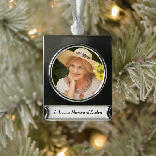 愛する記憶の中でパーソナライズされた記念碑 シルバープレートバナーオーナメント (ツリー)