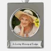 愛する記憶の中でパーソナライズされた記念碑 シルバープレートバナーオーナメント (正面)