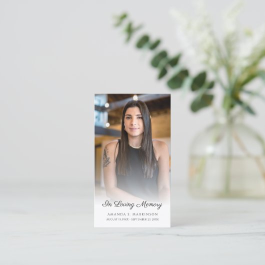 愛する記憶の中で写真のシンプル祈りの言葉葬儀カード 名刺 (スタンド正面)