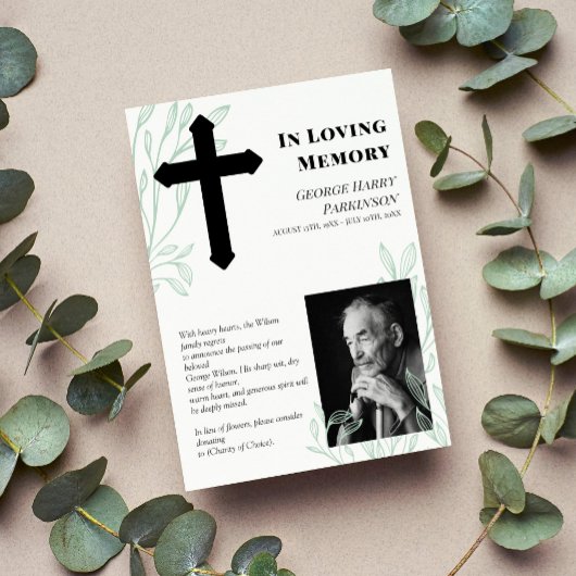 愛する記憶の中で十字架と緑の写真 案内状