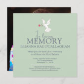 愛する記憶の中で鳩の赤いバラの写真葬儀グリーン 招待状 (正面/裏面)