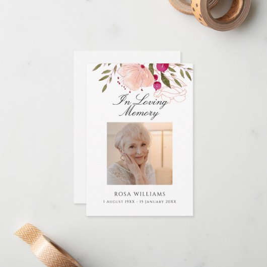 愛する記憶の中のピンクのフローラ葬儀祈りの言葉カード ノートカード (正面/裏面インサイチュ)