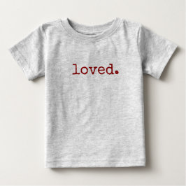 愛する赤いタイポグラフィ ベビーTシャツ