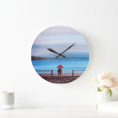 愛する赤い傘の結婚記念日のカップル ラージ壁時計 (ホーム)