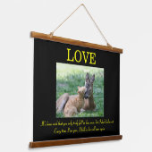 愛する鹿と猫 吊り下げ型タペストリー (傾斜あり)