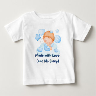 👶「愛で作られた（そして眠らない）」💕 ベビーTシャツ