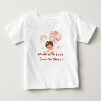 👶「愛で作られた（そして眠らない）」💕 ベビーTシャツ