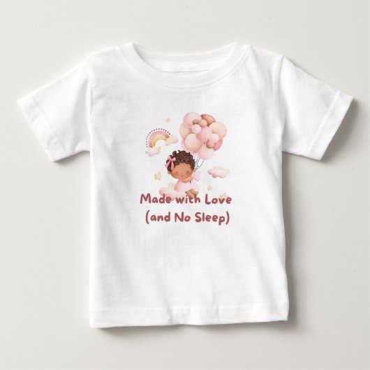 👶「愛で作られた(そして眠らない)」💕 ベビーTシャツ (正面)