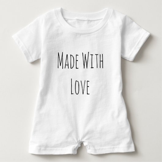 愛で作られる ベビーボディスーツ (正面)