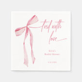 愛で結ばれた水彩ピンクの蝶結び ブライダルシャワー スタンダードカクテルナプキン (正面)