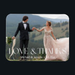 愛との感謝してい結婚写真シックなホワイトタイポグラフィ マグネット<br><div class="desc">愛エレガントと感謝してい結婚の写真シックな白いタイポグラフィマグネット</div>