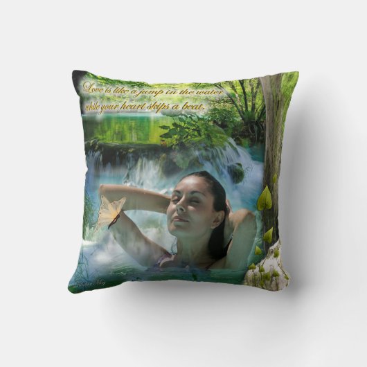 愛とは クッション (裏面)