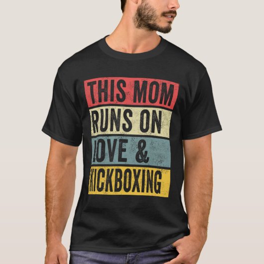 愛とキックボクシングで動くママのワークアウト Tシャツ (正面)