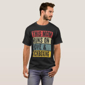 愛とキックボクシングで動くママのワークアウト Tシャツ (正面フル)