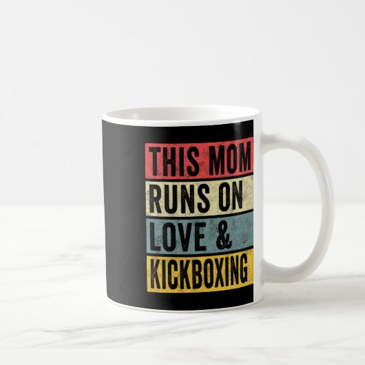 愛とキックボクシングで動くママ コーヒーマグカップ (右)