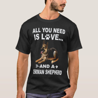 愛とジャーマンシェパードがあればすべて上手くいく Tシャツ
