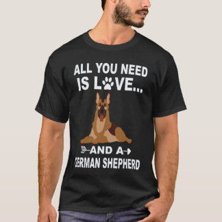 愛とジャーマンシェパードさえあればいい Tシャツ