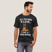 愛とジャーマンシェパードさえあればいい Tシャツ (正面フル)