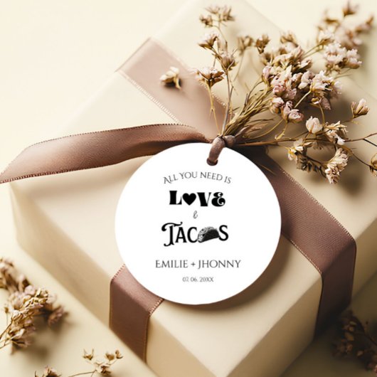 愛とタコスだけが必要です - リハーサルディナー フェイバータグ