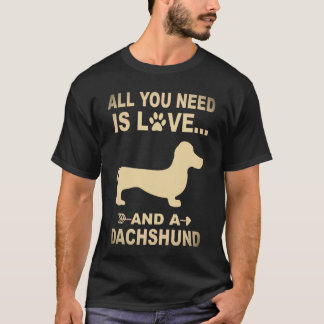愛とダックスフントがあればすべてOK Tシャツ