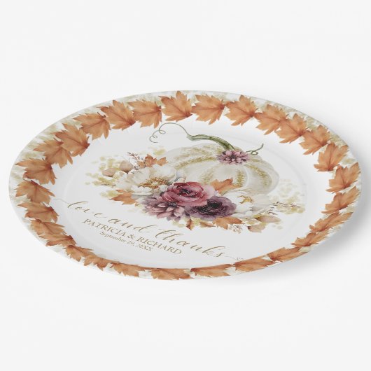 愛とパンプ感謝していキのフローラ結婚の ペーパープレート (アングル)