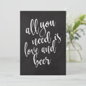 愛とビールが手頃なチョークボード結婚式看板 招待状 (スタンド正面)