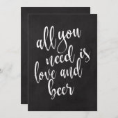 愛とビールが手頃なチョークボード結婚式看板 招待状 (正面/裏面)