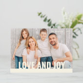 愛と喜びモダンのシンプルクリスマス家族の写真 シーズンカード (スタンド正面)