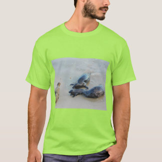 愛と囲まれる Tシャツ